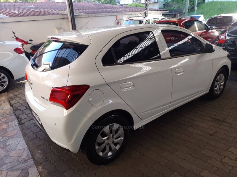 CHEVROLET - ONIX - 2017/2017 - Branca - R$ 52.900,00