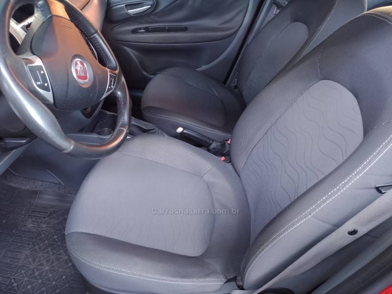 FIAT - PUNTO - 2014/2015 - Vermelha - R$ 44.900,00