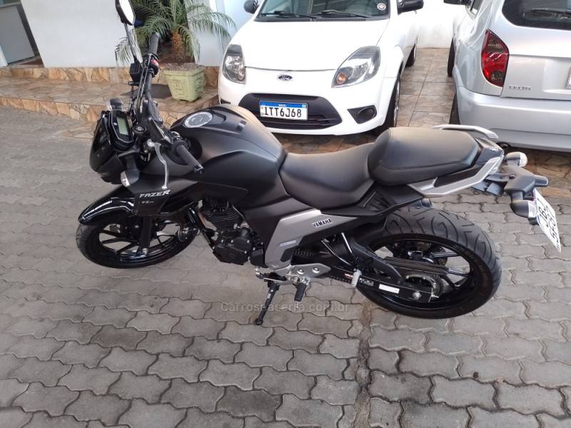 YAMAHA - FAZER - 2022/2022 - Preta - R$ 21.900,00