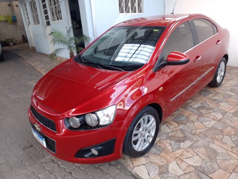 CHEVROLET - SONIC - 2011/2012 - Vermelha - R$ 37.900,00