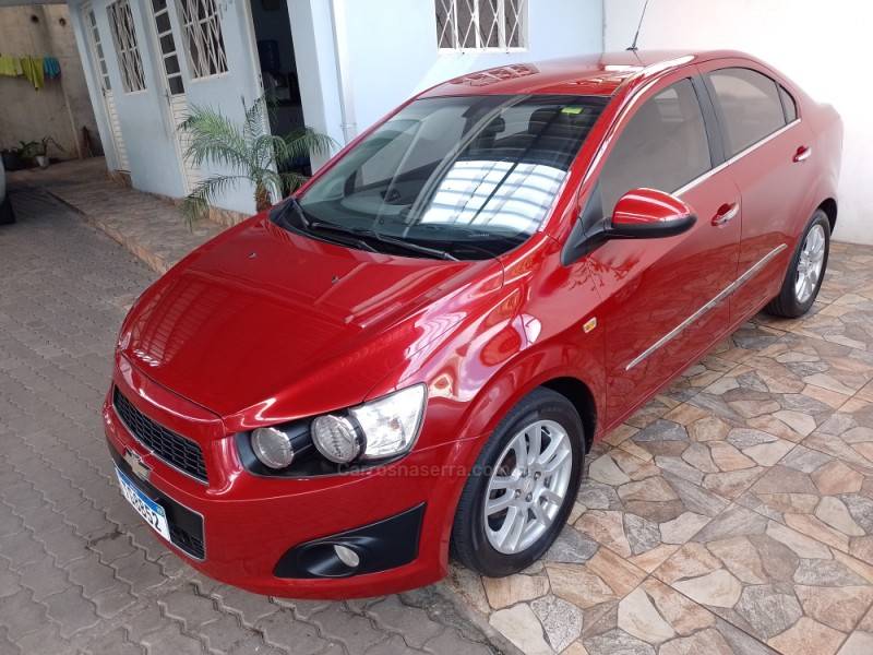 CHEVROLET - SONIC - 2011/2012 - Vermelha - R$ 35.900,00