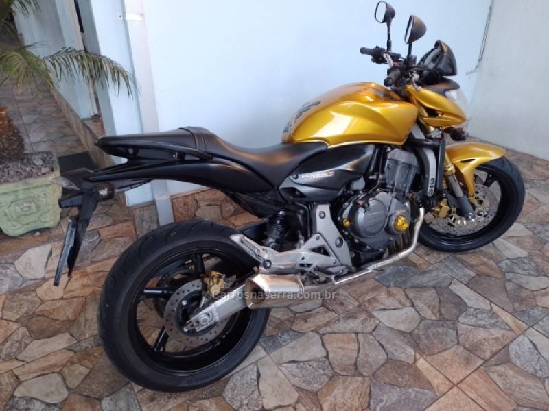 HONDA - CB 600F - 2010/2010 - Dourada - R$ 38.900,00