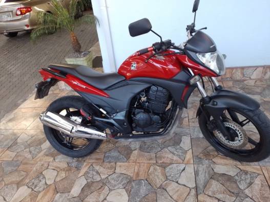 HONDA - CB 300R - 2011/2011 - Vermelha - R$ 11.900,00