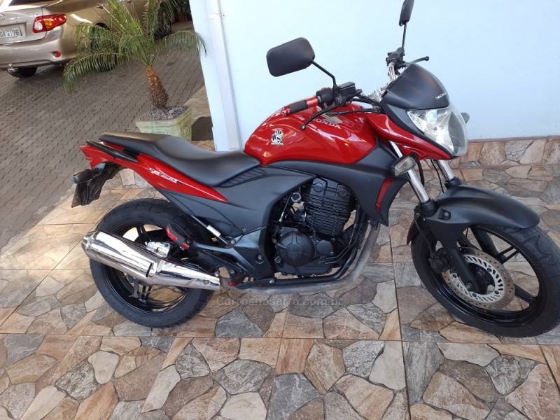 HONDA - CB 300R - 2011/2011 - Vermelha - R$ 11.900,00