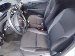 TOYOTA - ETIOS - 2016/2017 - Prata - R$ 57.900,00