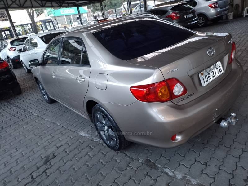 TOYOTA - COROLLA - 2008/2009 - Bege - R$ 55.900,00