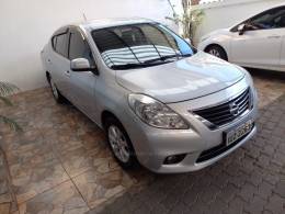 NISSAN - VERSA - 2013/2014 - Prata - Sob Consulta