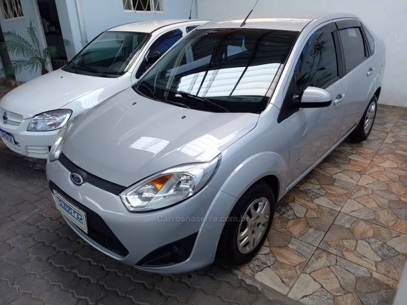 FORD - FIESTA - 2013/2014 - Prata - R$ 38.900,00