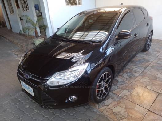 FORD - FOCUS - 2013/2014 - Preta - R$ 55.900,00