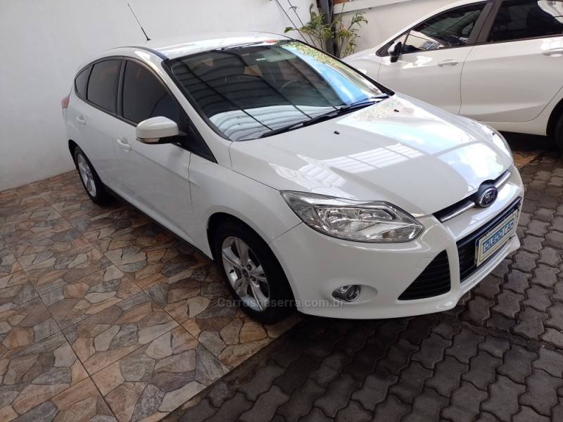 FORD - FOCUS - 2015/2015 - Branca - R$ 59.900,00