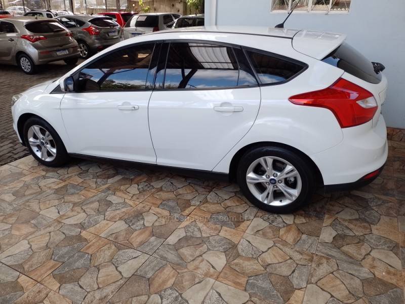FORD - FOCUS - 2015/2015 - Branca - R$ 59.900,00