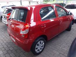 TOYOTA - ETIOS - 2015/2015 - Vermelha - R$ 46.900,00