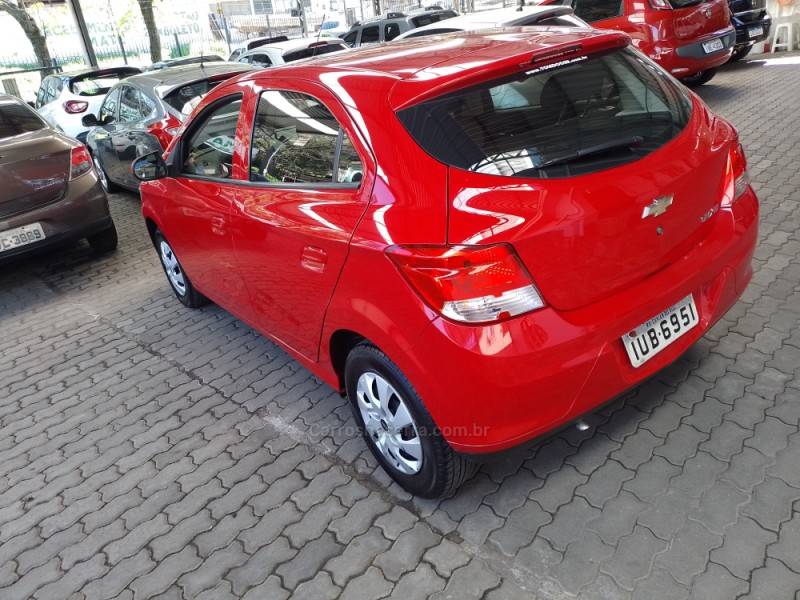 CHEVROLET - ONIX - 2013/2013 - Vermelha - R$ 40.900,00