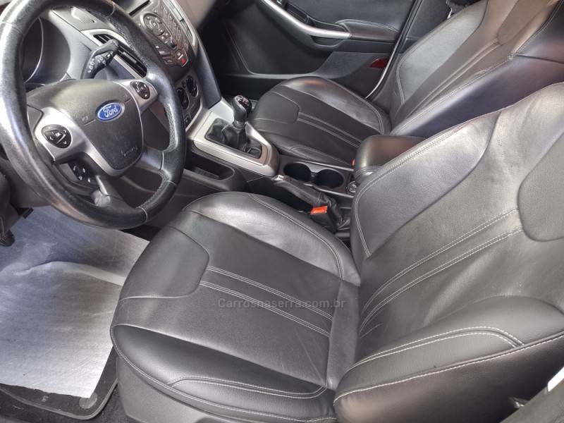 FORD - FOCUS - 2015/2015 - Branca - R$ 59.900,00
