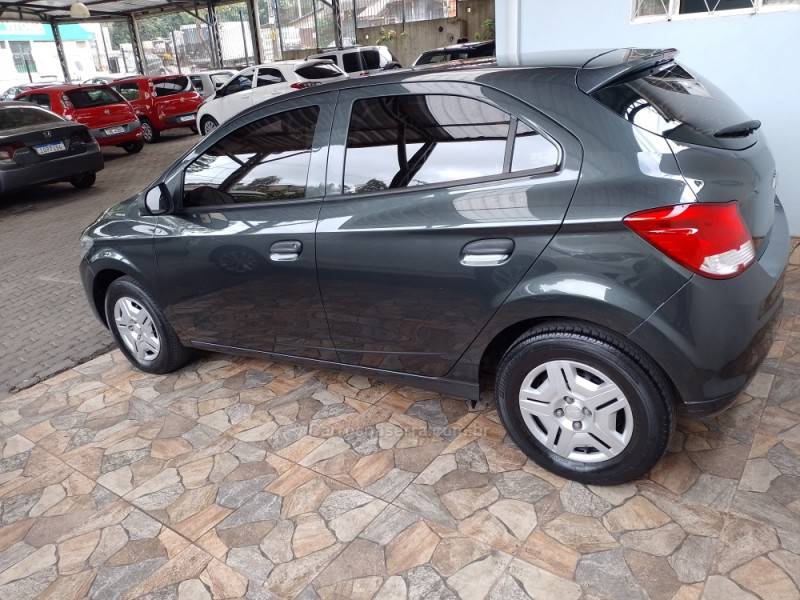 CHEVROLET - ONIX - 2015/2016 - Cinza - R$ 47.900,00