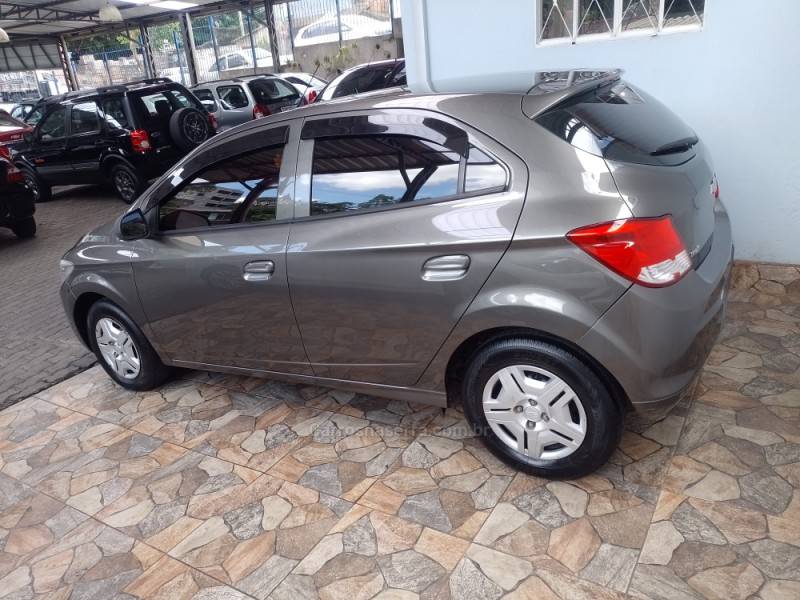 CHEVROLET - ONIX - 2014/2015 - Cinza - R$ 45.900,00