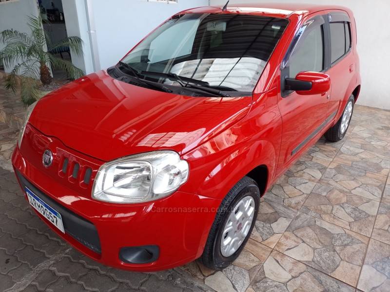 FIAT - UNO - 2010/2011 - Vermelha - R$ 32.900,00