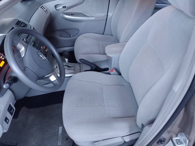 TOYOTA - COROLLA - 2008/2009 - Bege - R$ 55.900,00