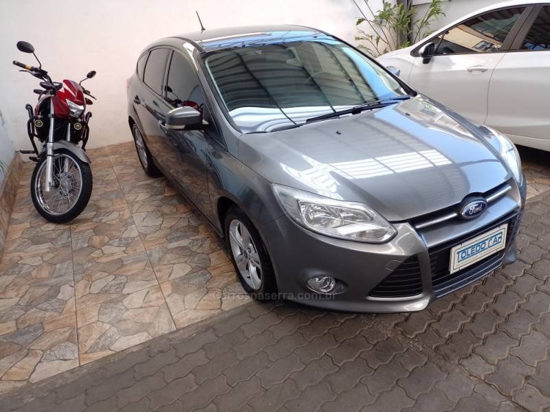 FORD - FOCUS - 2014/2015 - Cinza - R$ 56.900,00