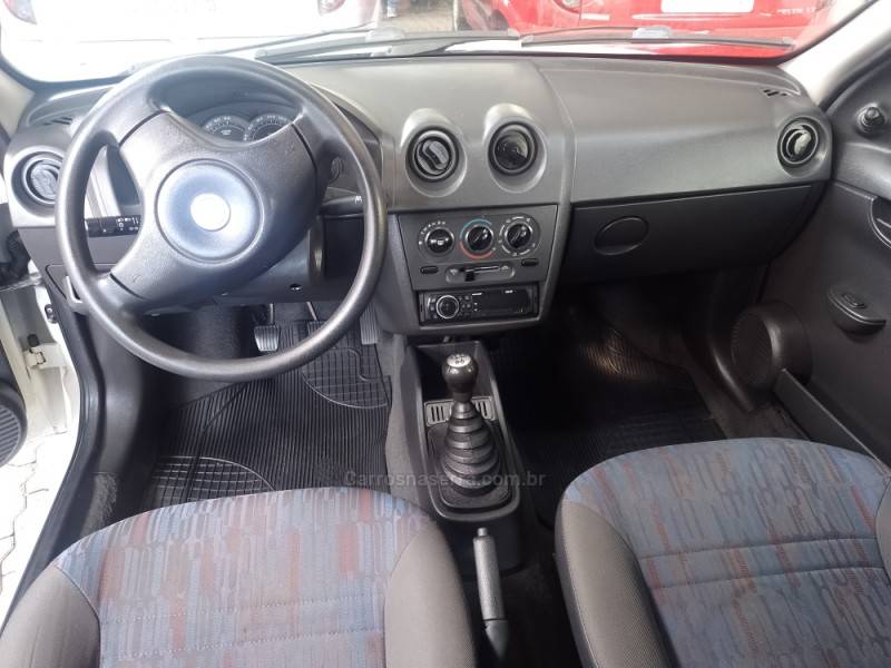 CHEVROLET - CELTA - 2010/2011 - Branca - R$ 27.900,00