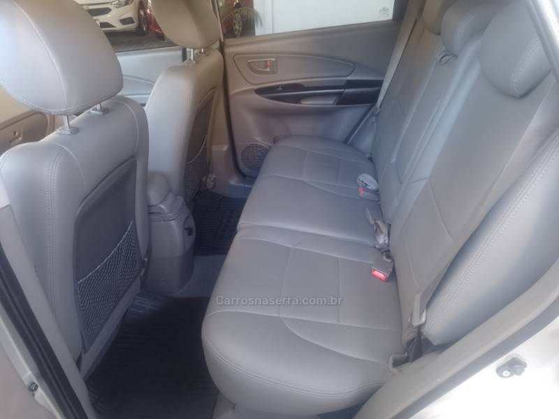 HYUNDAI - TUCSON - 2011/2012 - Prata - R$ 45.900,00