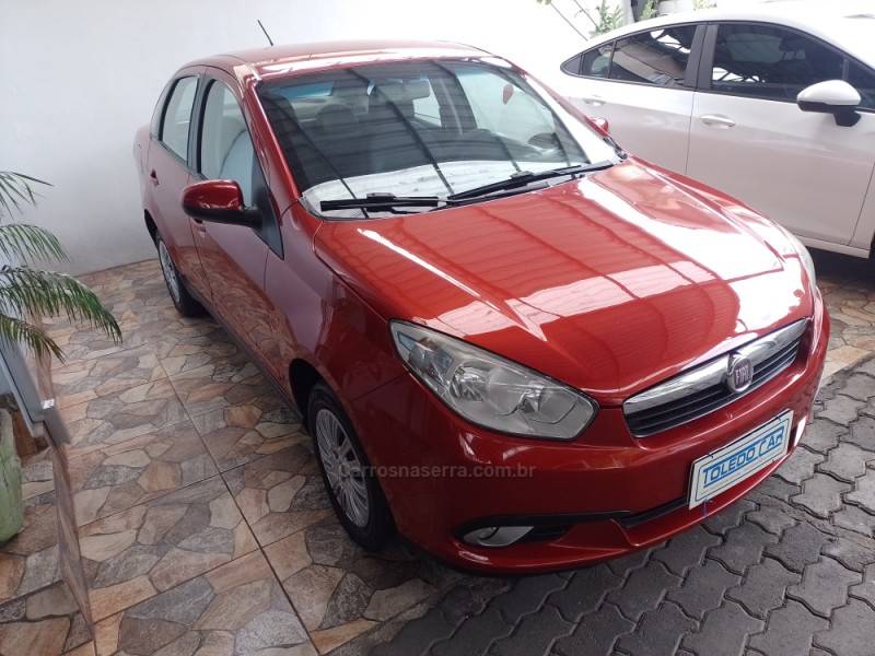 FIAT - GRAND SIENA - 2012/2013 - Vermelha - R$ 38.900,00