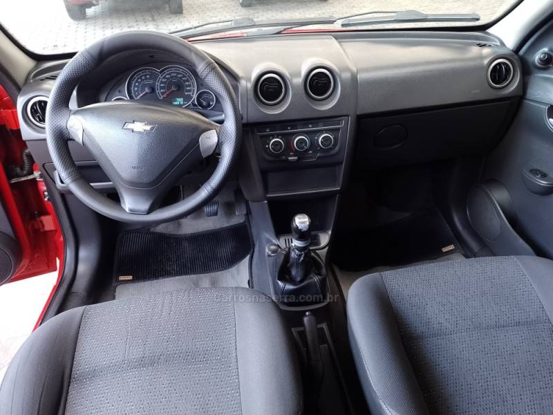 CHEVROLET - CELTA - 2014/2015 - Vermelha - R$ 33.800,00
