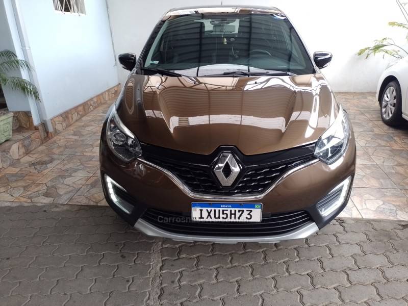 RENAULT - CAPTUR - 2017/2018 - Marrom - R$ 73.900,00