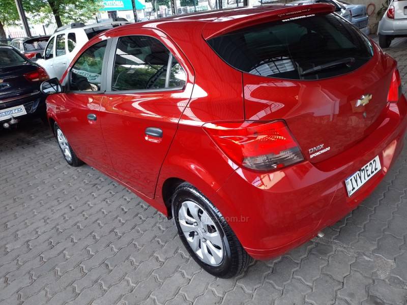 CHEVROLET - ONIX - 2018/2019 - Vermelha - R$ 53.900,00