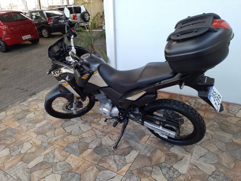 HONDA - XRE 300 - 2022/2023 - Cinza - R$ 31.900,00