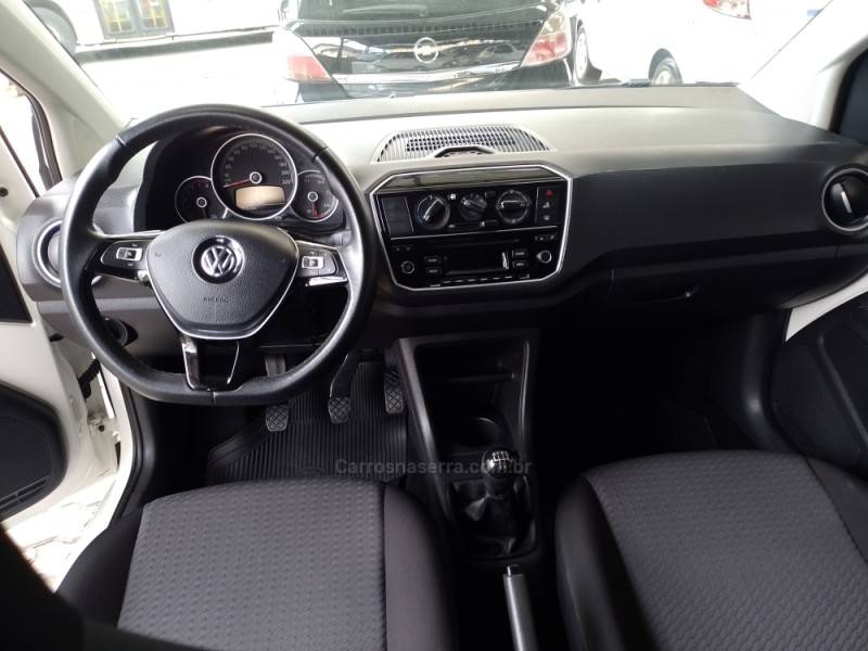 VOLKSWAGEN - UP - 2018/2019 - Branca - R$ 55.900,00