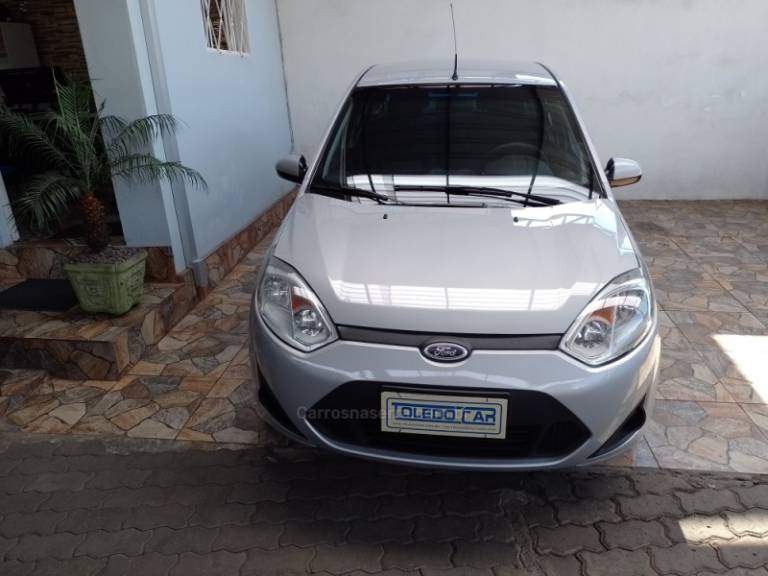 FORD - FIESTA - 2013/2014 - Prata - R$ 38.900,00