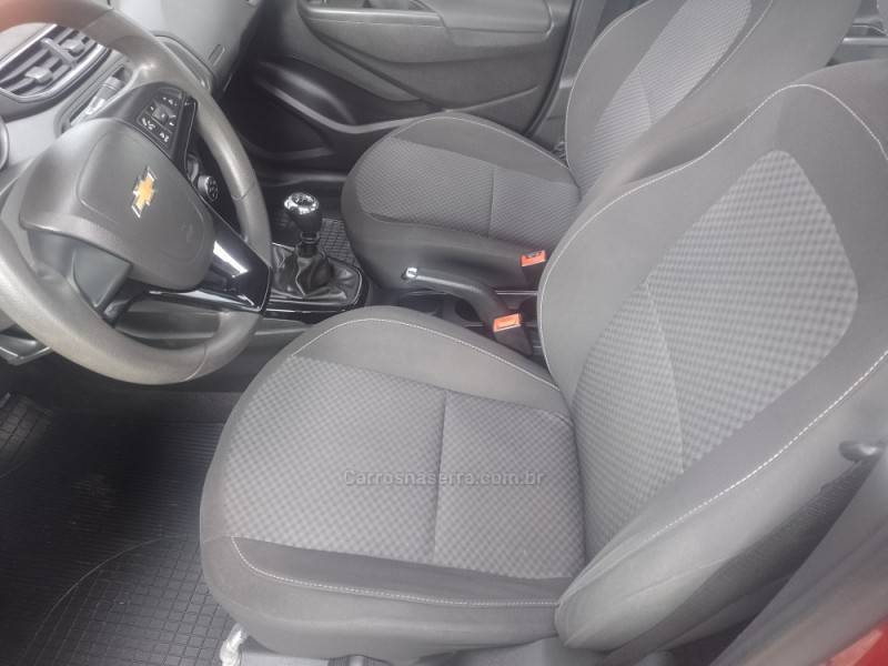 CHEVROLET - PRISMA - 2016/2017 - Vermelha - R$ 60.900,00