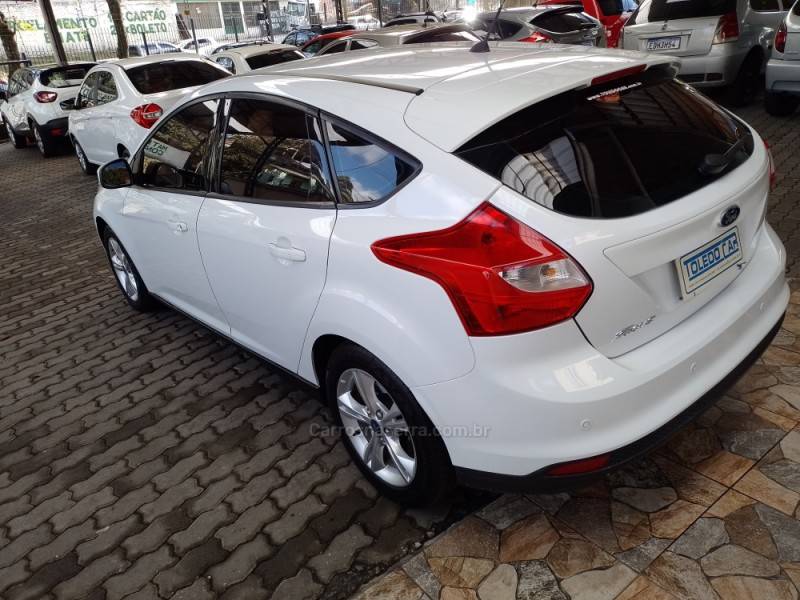 FORD - FOCUS - 2015/2015 - Branca - R$ 59.900,00