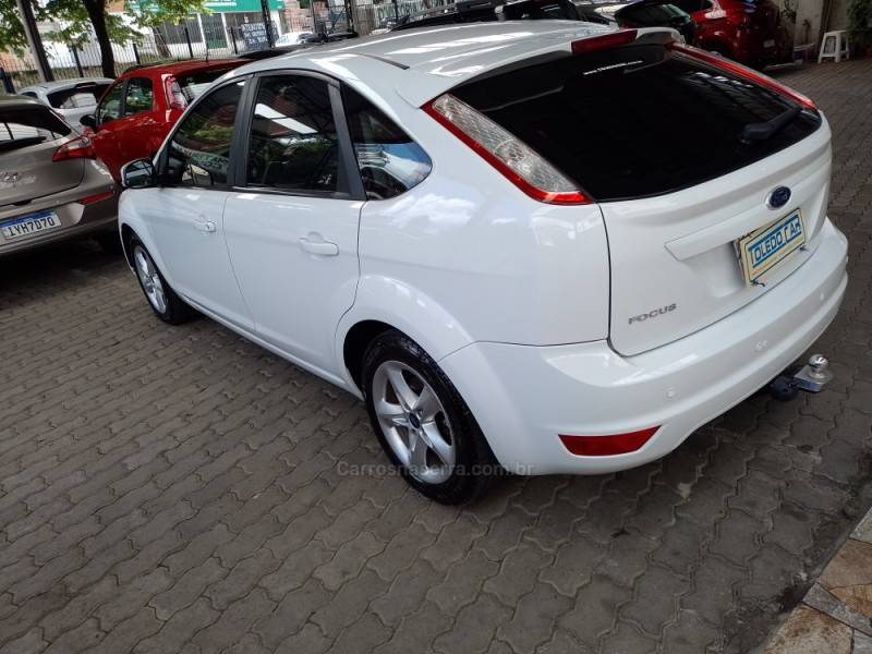 FORD - FOCUS - 2013/2013 - Branca - R$ 40.900,00