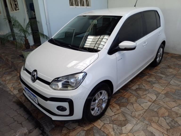 VOLKSWAGEN - UP - 2018/2019 - Branca - R$ 55.900,00