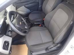 CHEVROLET - ONIX - 2018/2019 - Branca - R$ 52.900,00