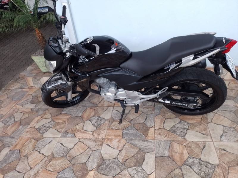 HONDA - CB 300R - 2014/2014 - Preta - R$ 14.900,00