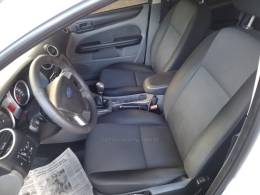 FORD - FOCUS - 2012/2013 - Branca - R$ 44.900,00