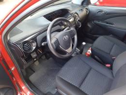 TOYOTA - ETIOS - 2015/2015 - Vermelha - R$ 46.900,00