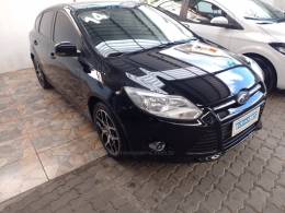 FORD - FOCUS - 2013/2014 - Preta - R$ 55.900,00