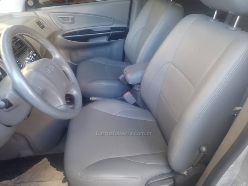 HYUNDAI - TUCSON - 2011/2012 - Prata - R$ 45.900,00