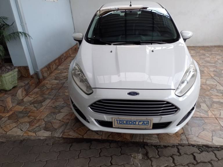 FORD - FIESTA - 2014/2014 - Branca - R$ 45.900,00