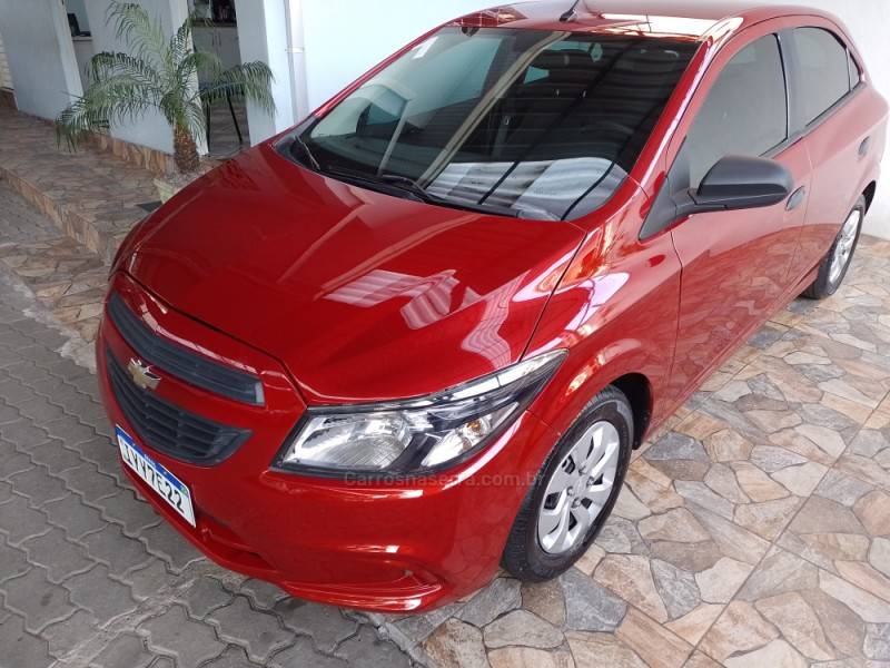 CHEVROLET - ONIX - 2018/2019 - Vermelha - R$ 53.900,00