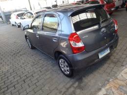 TOYOTA - ETIOS - 2015/2016 - Cinza - R$ 47.900,00