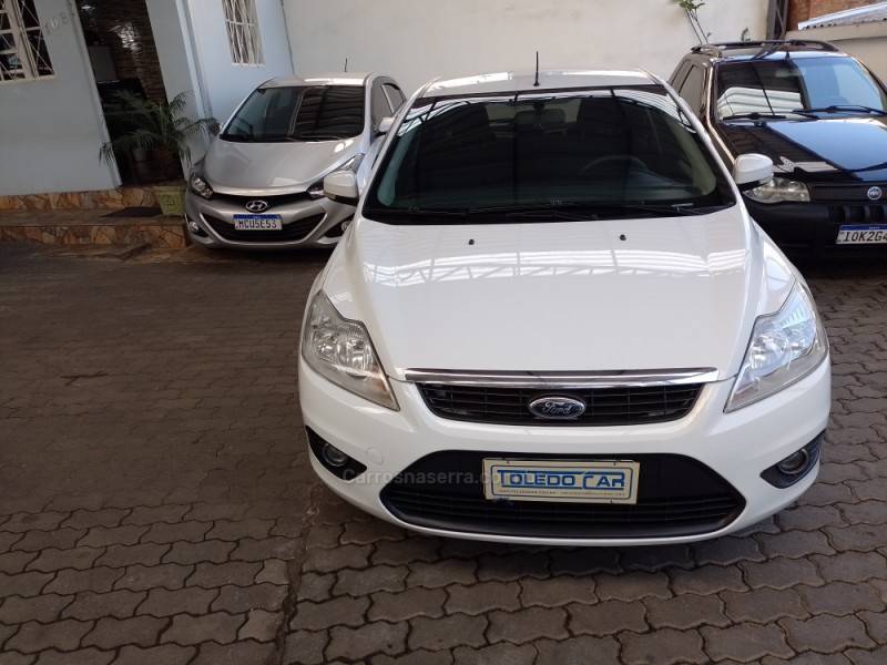 FORD - FOCUS - 2012/2013 - Branca - R$ 44.900,00