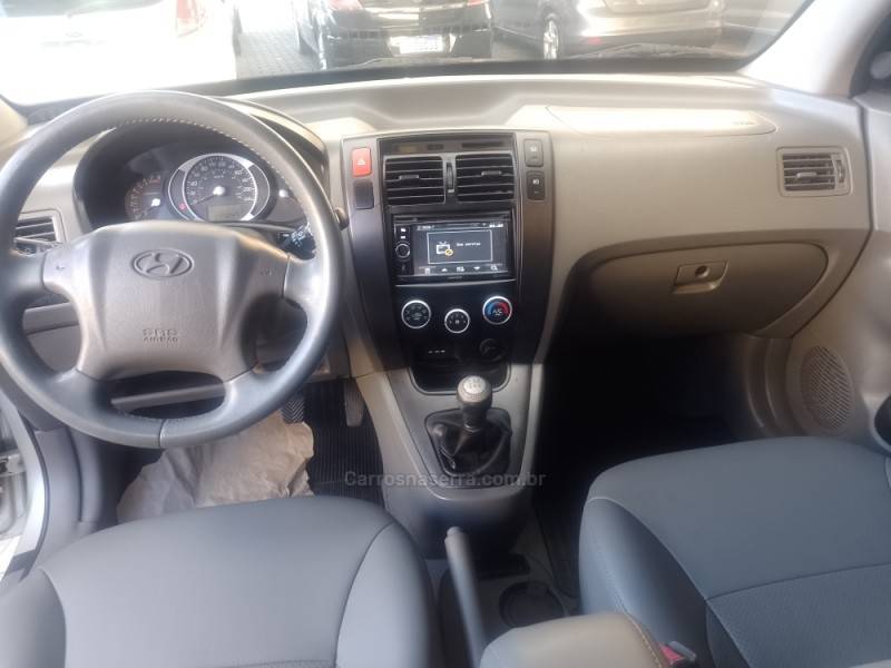 HYUNDAI - TUCSON - 2011/2012 - Prata - R$ 45.900,00