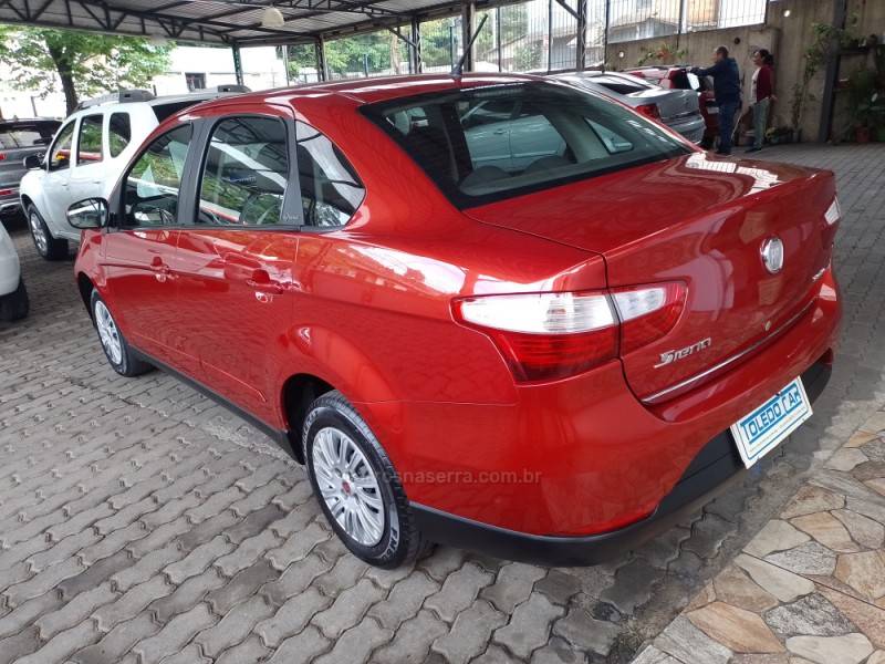 FIAT - GRAND SIENA - 2012/2013 - Vermelha - R$ 37.900,00