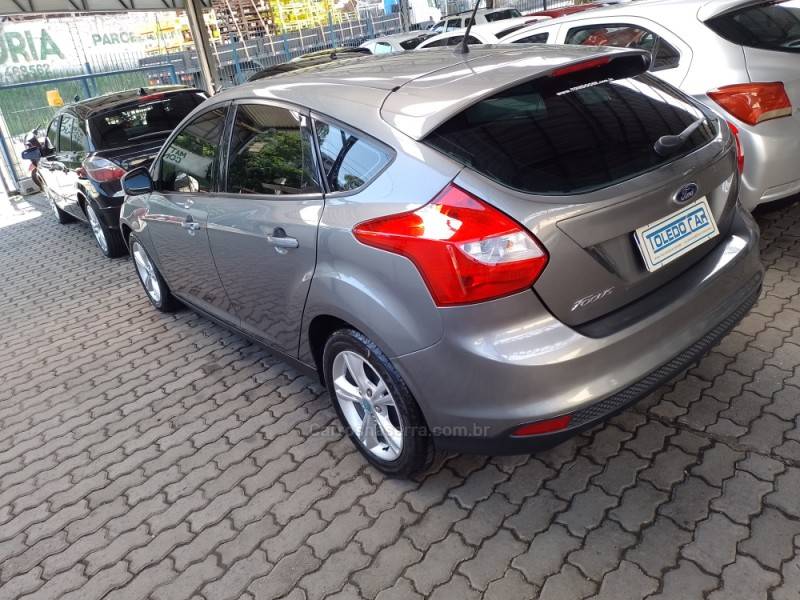 FORD - FOCUS - 2014/2015 - Cinza - R$ 56.900,00