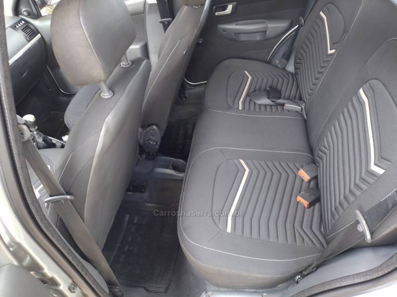 FIAT - PALIO - 2006/2007 - Cinza - R$ 28.500,00